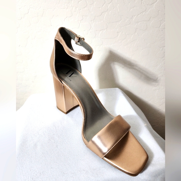 NWT WORTHINGTON Becklyn Rose Gold stacked heels. - Picture 1 of 6